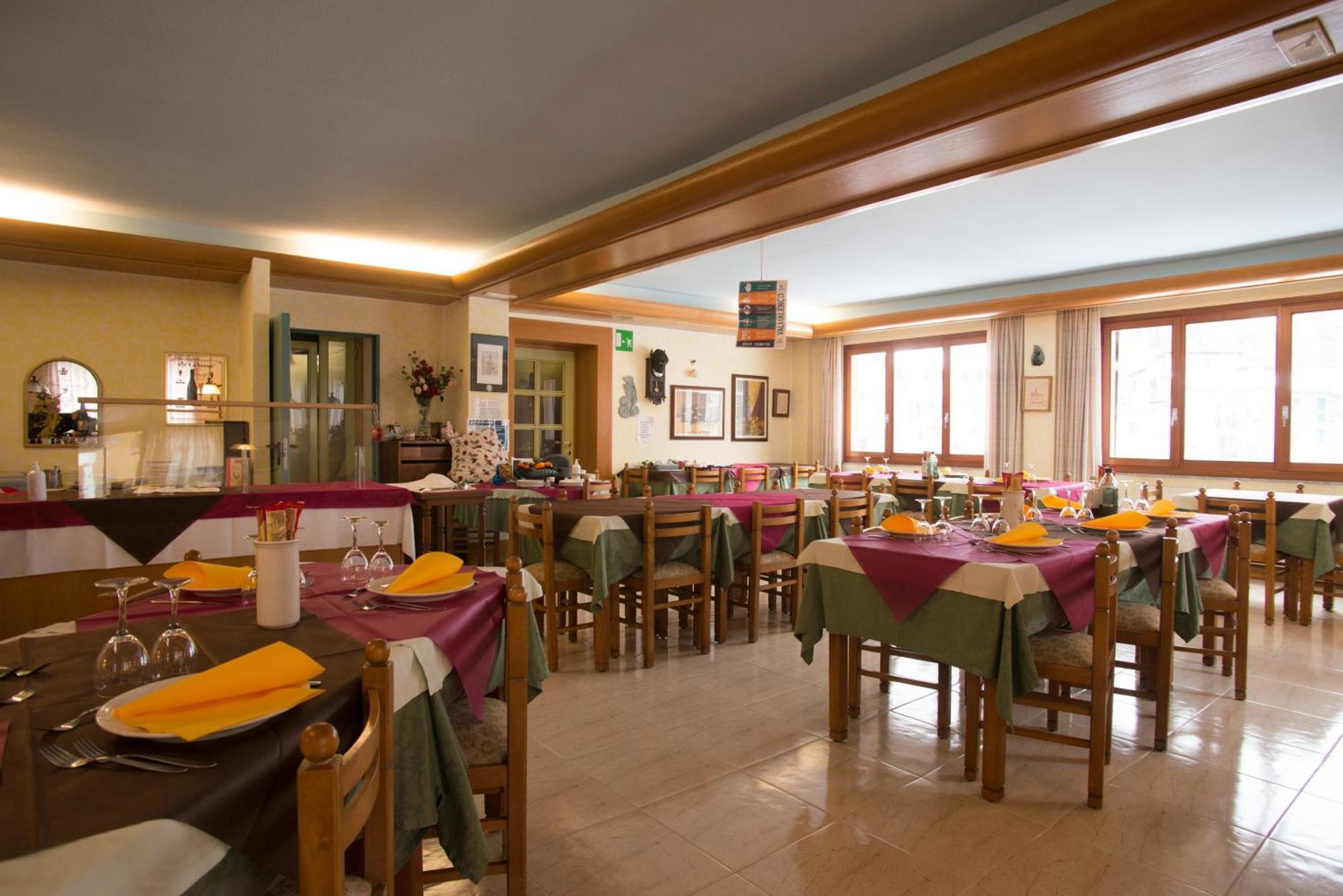 Hotel Pigna D'Oro Chiesa in Valmalenco Luaran gambar